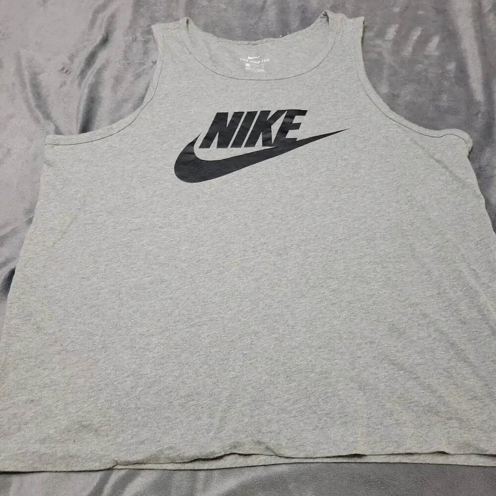 The Nike Tee Shirt Womens Extra Large Grey Athletic‎ Cut Scoop Neck Cotton Tank